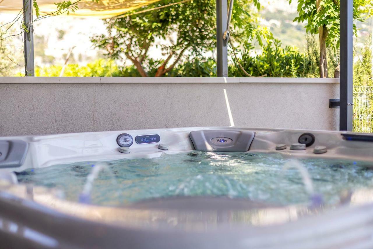 Luxury Apartment With Hot Tub Omiš Exterior foto