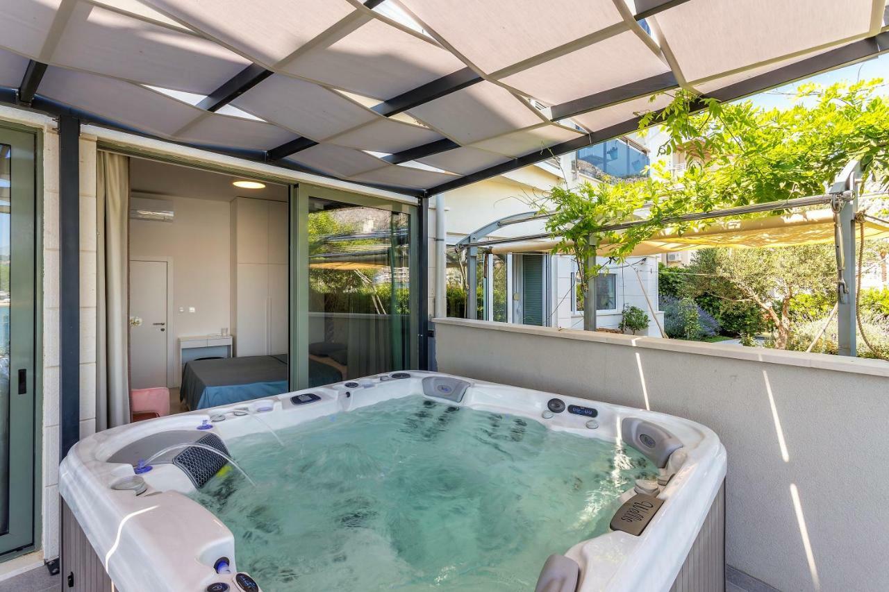 Luxury Apartment With Hot Tub Omiš Exterior foto