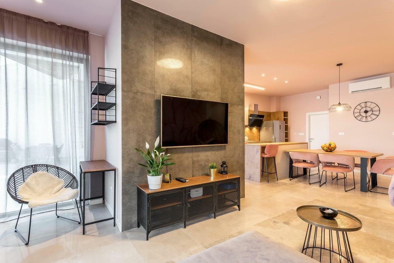 Luxury Apartment With Hot Tub Omiš Exterior foto