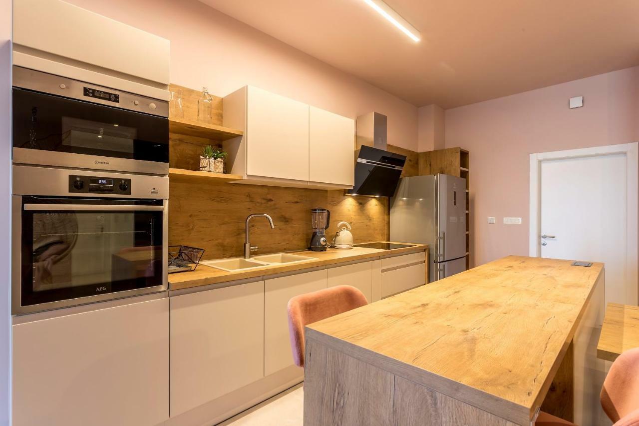 Luxury Apartment With Hot Tub Omiš Exterior foto